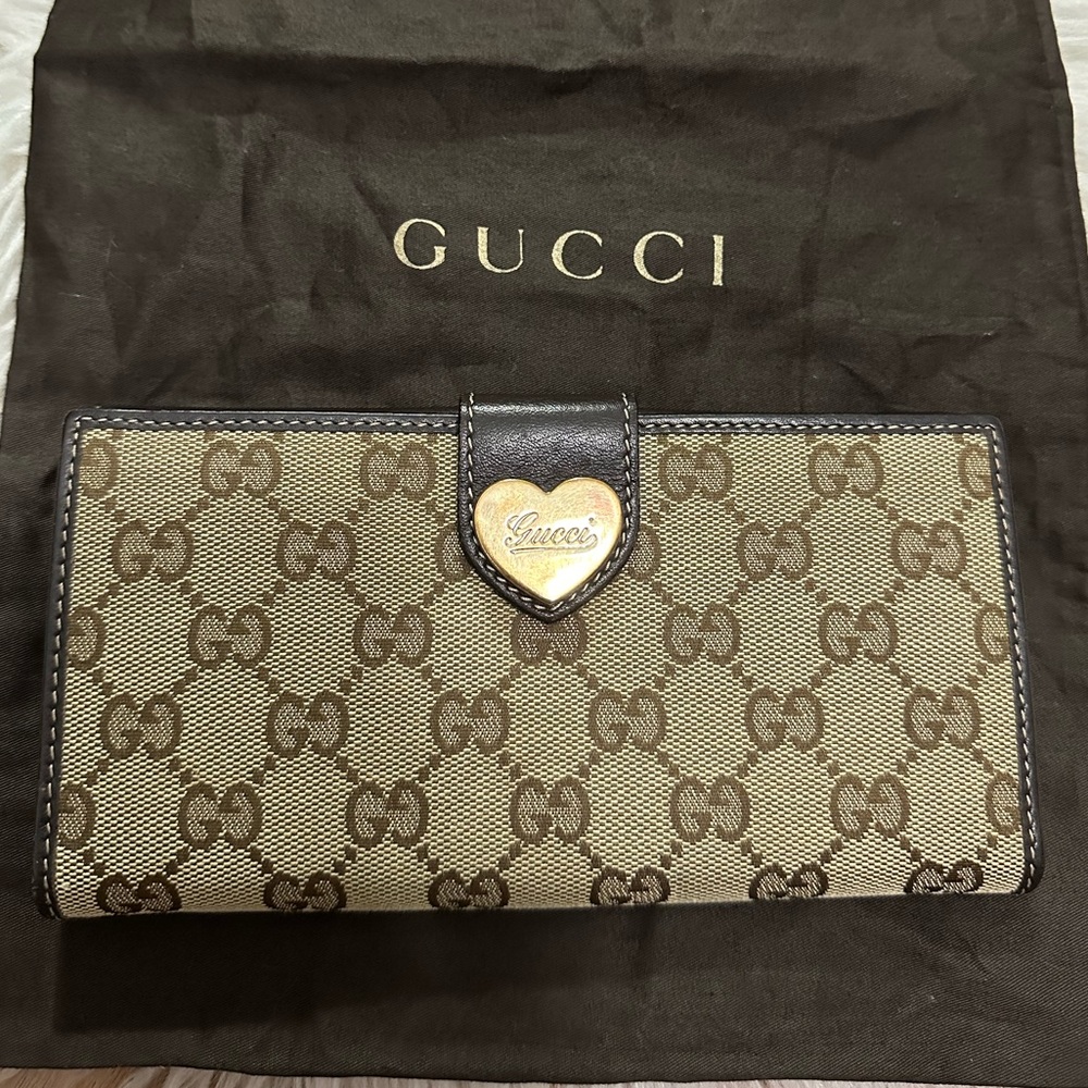GUCCI GG Trifold Tan Canvas Brown Leather Wallet With Heart Clasp